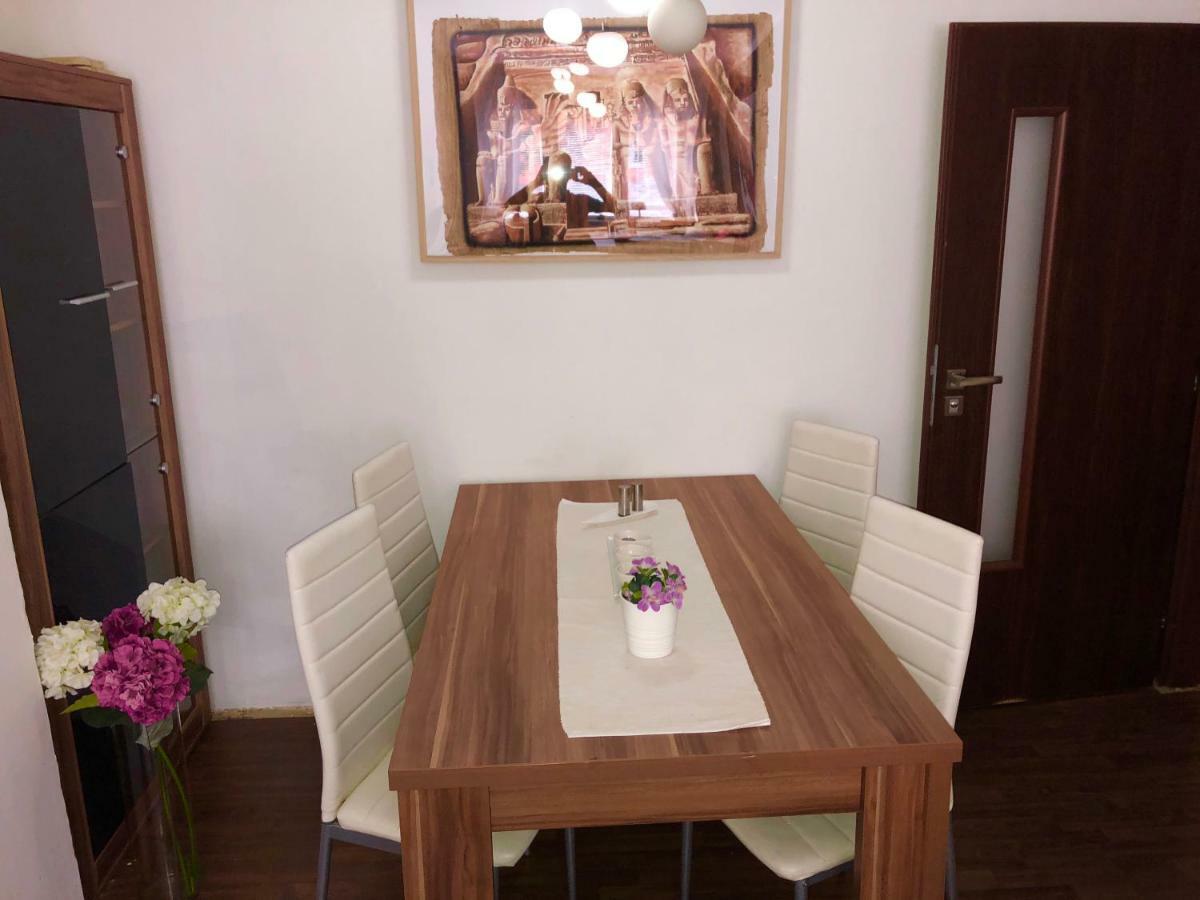 Apartman V Centru Mostu 아파트 외부 사진